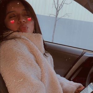 Meet your Posher, Monica